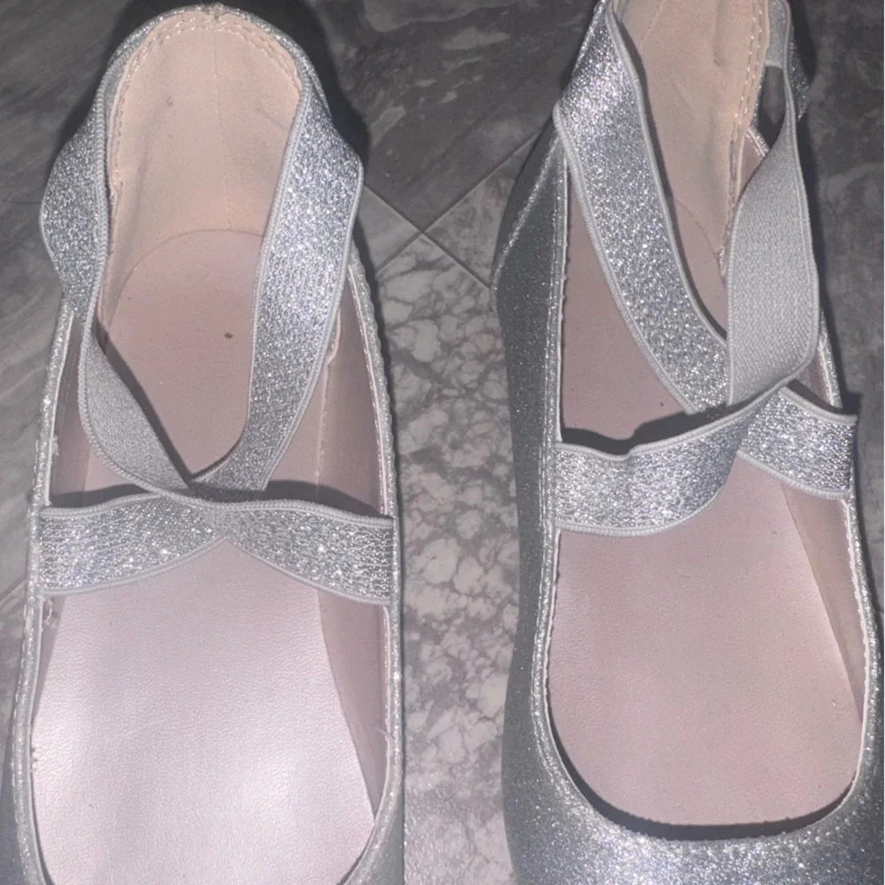 Gymboree Girls Silver Glitter Criss Cross Ballet Flats Size 2 Little Girl